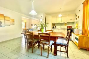 Villa immersa nel verde