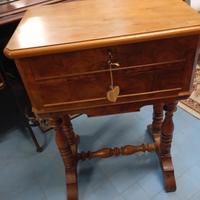 piccolo scrittoio antico 