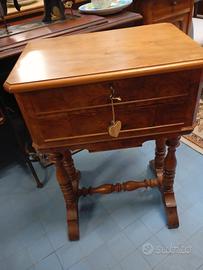 piccolo scrittoio antico 