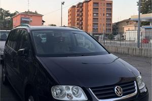 Auto Volkswagen Touran