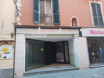 Negozio ad uso commerciale