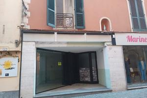 Negozio ad uso commerciale