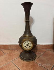 Orologio da tavolo antico design a vaso