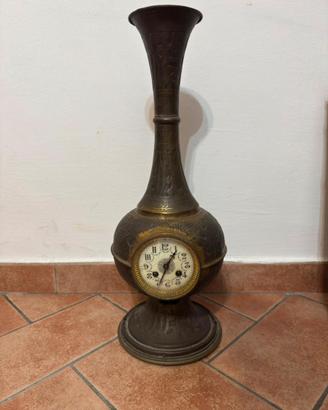 Orologio da tavolo antico design a vaso