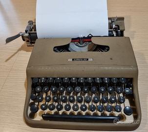 Macchina da scrivere Olivetti lettera 22
