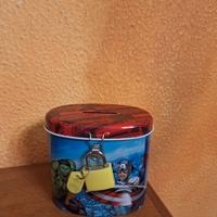 Salvadanaio Marvel Avengers con lucchetto e chiave