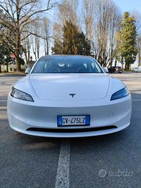 Tesla model 3 Highland premium in garanzia 