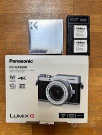 Panasonic Lumix DC-GX800 con accessori e batterie