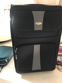 Valigia da viaggio. Grande.