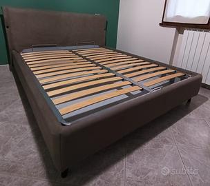 Letto matrimoniale con struttura contenitore
