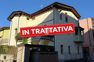 MONOLOCALE A CARNATE