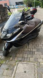 piaggio x10. 350. euro 3.