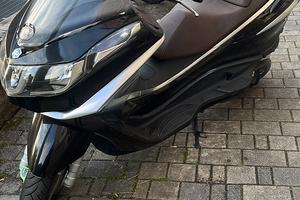 piaggio x10. 350. euro 3.