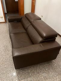 divano elettrico in pelle marrone