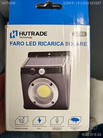 Faretto LED con pannello solare