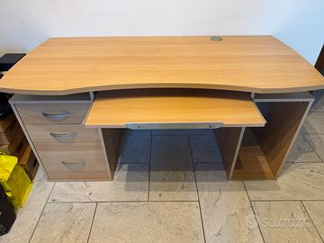 Scrivania legno con porta pc