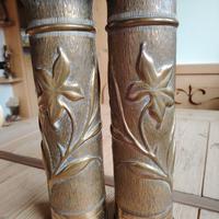 Coppia bossoli con giglio sbalzato