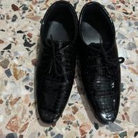 Scarpe elegante   per cerimonia da bambino.