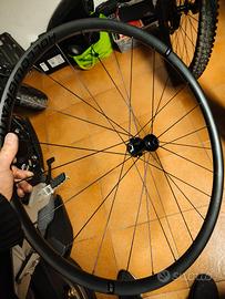 cerchi hollowgram carbon 22 gravel