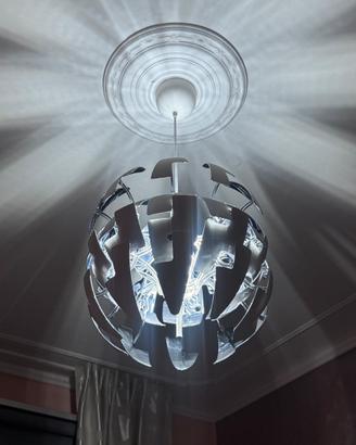 Elegante lampada design moderno e scenografico