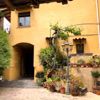 Antica casa singola con incantevole cortile
