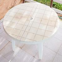 Tavolo rotondo in plastica