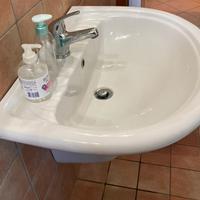 Lavandino bagno. Gratuito