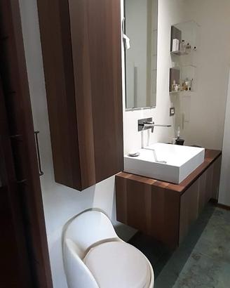 Bagno completo di mobilio, rubinett, doccia sanita
