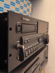 TASCAM  DA-40  DAT digital audio tape  			