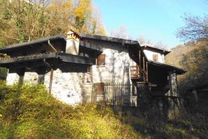 Rustico / Casale di 400 m² con 5 locali e box auto