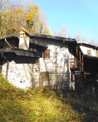 Rustico / Casale di 400 m² con 5 locali e box auto