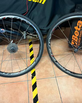 Cerchioni Shimano WH-RS80 C24 (Carbon-Alloy).