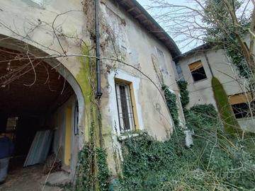 Immobile in asta di 677 m² con più di 5 locali a R