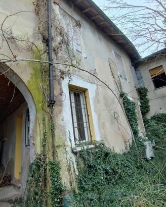 Immobile in asta di 677 m² con più di 5 locali a R