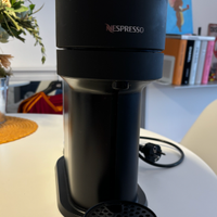 Nespresso Vertuo Next — come nuova, design elegant