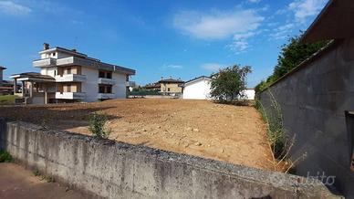 TERRENO EDIFICABILE DI 650 MQ.