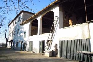 Immersa nel verde ideale per allevamenti pensione