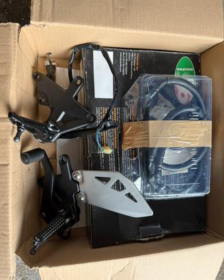 Pedane, tubi freno, filtro aria originali zx10r 13