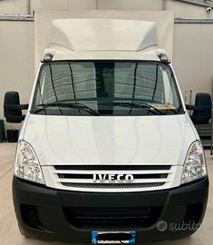 IVECO DAILY 3512 CON PEDANA