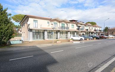 Negozio a Montecassiano 4 locali