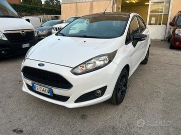 Ford Fiesta 1.5 TDCi Black & White Edition Euro 6B