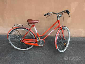 Bicicletta bici da passeggio da palo o stazione
