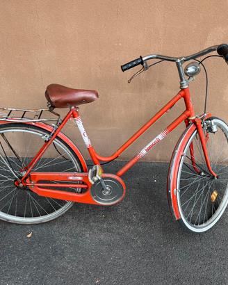 Bicicletta bici da passeggio da palo o stazione