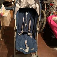 Passeggino pieghevole.