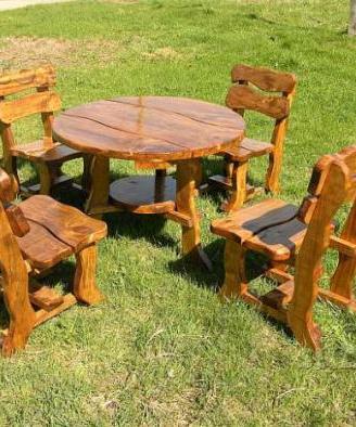 Tavolo tondo in legno con 4 sedie