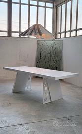 tavoli di design in vetroresina 