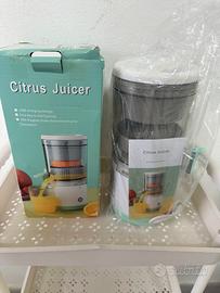 Spremiagrumi elettrico nuovo