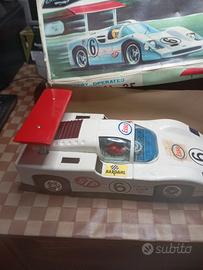 macchina in latta a pile