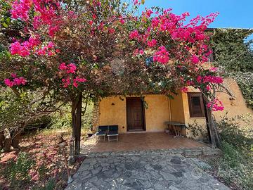 Porzione di Villetta al Gran Mareluna con giardino