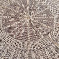 Copritavolo fatto ad uncinetto 